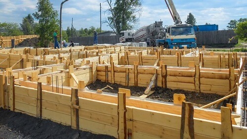 Ленточный фундамент для дома в Сморгони