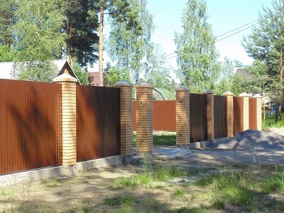 Монтаж забора из металлопрофия в Сморгони