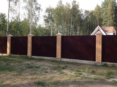 Установка забора из металлопрофиля в Сморгони